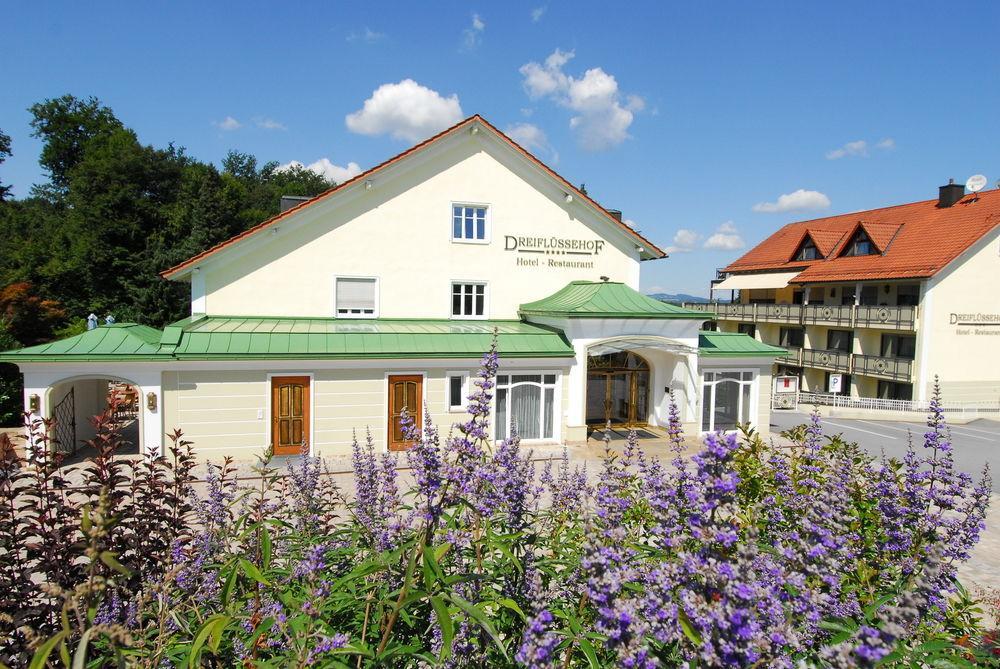 פסאו Hotel Dreiflussehof Haupthaus מראה חיצוני תמונה
